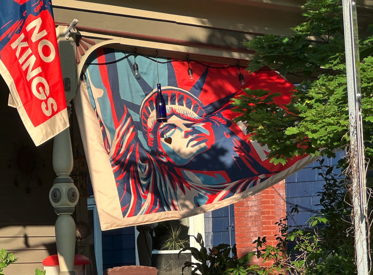 Yard banner: No Kings, Statue of Liberty motif