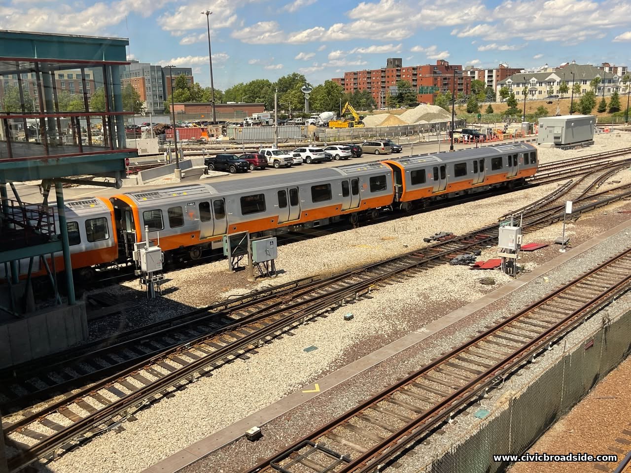 Orange Line train at Wellington Station